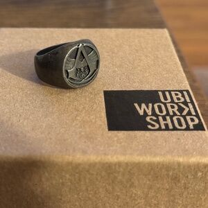 Ubi Workshop - Assassin's Creed Master Assassin Ring Size 9 (Approx)